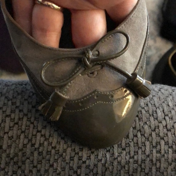 𝅺COLE Haan suede and patent leather spectator style flats. Gray. Size 10B - Picture 2 of 10